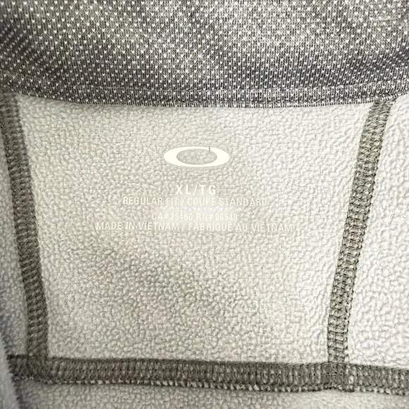 Oakley 1/4 Zip Pullover - Gray - XL - Coeur D Alene Golf Resort - Picture 7 of 12